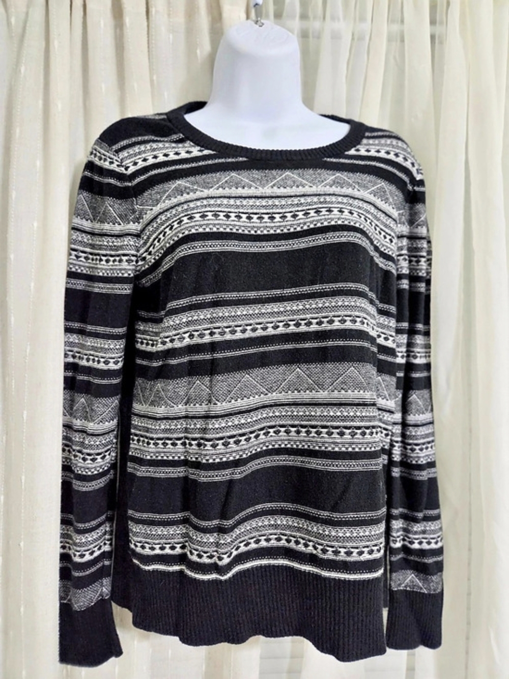Merona Geometric Crewneck Sweater in Black & White XL